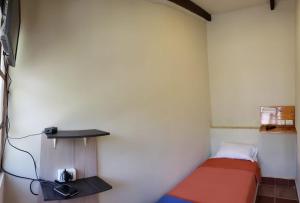 TorotoroVilla Etelvina的小房间,设有床架