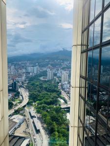 卡利TORRE DE CALI - Fabulosos Apartamentos pisos 6 al 39的享有城市美景。