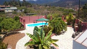 埃尔帕索Casitas La Montañita的度假村游泳池的图片
