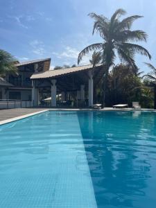 特赖里Villa Casa Ava Kite - Guajiru的别墅前的游泳池