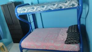 通苏帕Casa Tonsupa的双层床的上铺是枕头