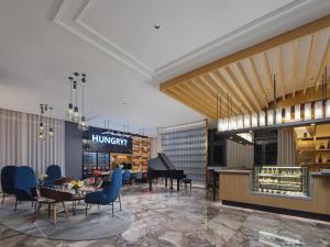 静海区丽柏酒店天津静海万达广场的酒店大堂的钢琴 ⁇ 染