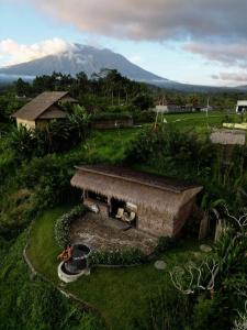 希德门Shigar Livin Bali的山房的空中景观