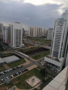 巴西利亚Apartamento Aconchegante的城市空中景观高楼