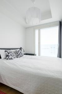 New LUXUS 3BR Helsinki Home客房内的一张或多张床位