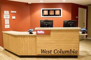 西哥伦比亚TownePlace Suites By Marriott Columbia West/Lexington的办公室柜台,西哥伦布付费站