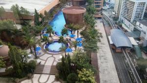 Residence Suite Times Square Kuala Lumpur内部或周边泳池景观