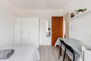 Double Room No,4 Edmonton Green, London N9客房内的一张或多张床位