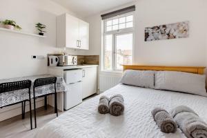 Double Room No,4 Edmonton Green, London N9客房内的一张或多张床位