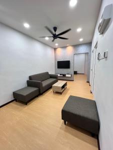 [9 TO 11 PAX] MUAR JERAM - BRIGHT INN HOMESTAY