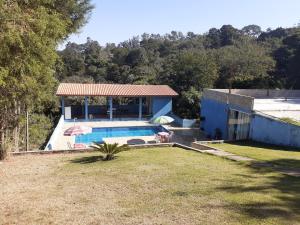 Chacara Condomínio Monte Verde Itu内部或周边的泳池