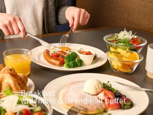 京都sequence KYOTO GOJO的吃含惰性食物的早餐和半自助餐的人
