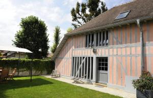 Charmont-sous-BarbuiseLe pic drille的谷仓改建而成,设有庭院和庭院