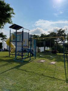Casa vacacional Tequesquitengo的儿童游玩区