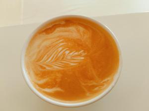 阳朔梦屿田宿(阳朔遇龙河店)的一杯咖啡,上面涂有叶子
