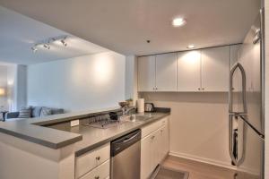 South Beach 1br w heated pool nr att park SFO-1657的厨房或小厨房