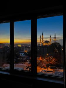 AltındağAnkara Santral Otel的从窗户可欣赏到城市美景