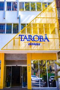 伊瓜苏Tarobá Express的酒店前的标志