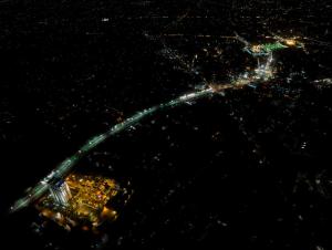 卡尔巴拉卡尔巴拉男爵酒店的夜晚城市的空中景观