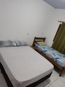 伊利亚贝拉Mazz_q_casa的配有两张床的客房内。