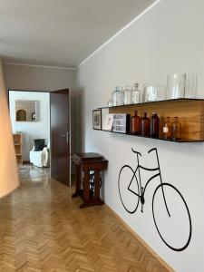 克拉根福Der Landsitz的墙上的自行车画