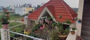 2BHK House KJSK的阳台或露台