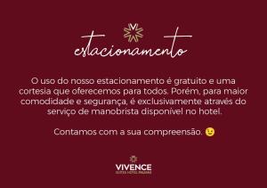 帕尔马斯Vivence Suítes Hotel Palmas的红色背景上的十字符号