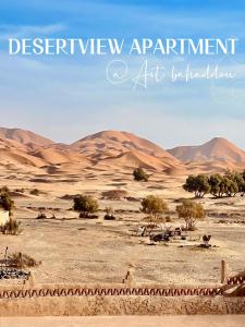 梅尔祖卡Merzouga DesertView Apartment的享有沙漠和山脉的景色