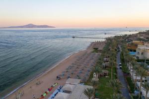 沙姆沙伊赫Rixos Sharm El Sheikh - Ultra All Inclusive Adults Only 18 Plus的享有海滩和海洋的空中景致