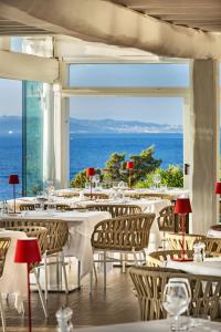 巴哈撒丁岛拉罗卡度假酒店及spa 的海景餐厅
