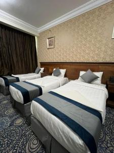 فندق إي دبليو جي العزيزية客房内的一张或多张床位