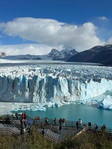 埃尔卡拉法特Alma Andina的冰川和水体的景色