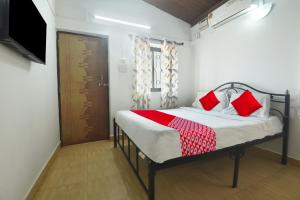 OYO Pratisha Guest House客房内的一张或多张床位