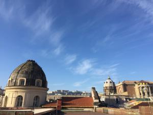 那不勒斯Relais Old Naples from a terrace的从建筑物屋顶上可欣赏到风景