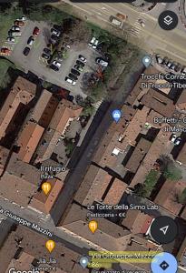 圣彼得罗-泰尔梅堡Appartamento zio Primo的享有城市街道上方建筑的景致
