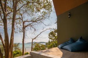 奈汉海滩Nature Vista Rawai的海景客房 - 带一张床