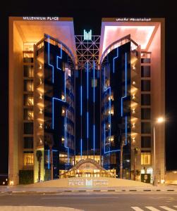 多哈Millennium Place Doha的夜间酒店 ⁇ 染