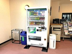 阿扎格瓦セミナープラザ　ロイヤルフジ的室内的汽水机,里面装有饮料