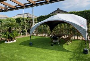 Tateyama City - Camp - Vacation STAY 42217v的凉亭,草坪上配有桌子