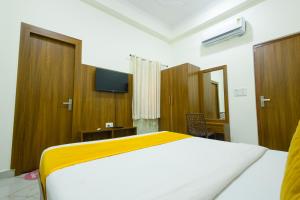 Hotel Superhouse by Wisdom Madhav客房内的一张或多张床位