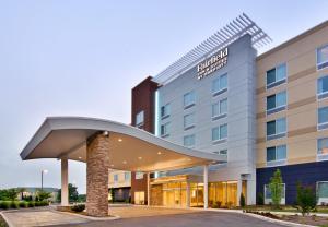 纳什维尔Fairfield Inn & Suites by Marriott Nashville Airport的酒店前方的图片