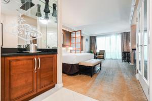 拉斯维加斯业主签名租赁公寓的一间酒店客房 - 带一张床和一间浴室
