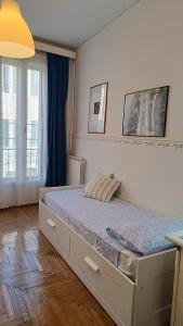威尼斯Appartamento Alla Salute的一间卧室,卧室内配有一张大床