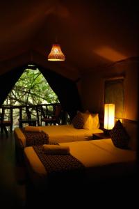 阿瑟基拉河营地酒店 - 乌达瓦罗客房内的一张或多张床位