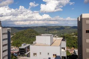 本图贡萨尔维斯WineAP - Pensando em Vinhos的从建筑物屋顶上可欣赏到风景