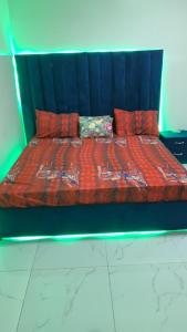 chambre Dakar tres lix客房内的一张或多张床位