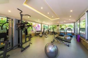 科纳克勒Club Dizalya的健身房里有很多健身器材