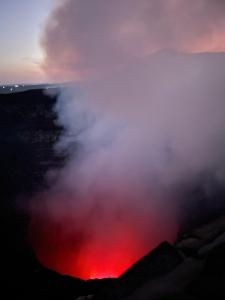 马萨亚HOSTAL CASA PILAR的火山爆发,火山有红熔岩