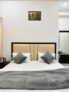 Dhaneshwari Homestay客房内的一张或多张床位