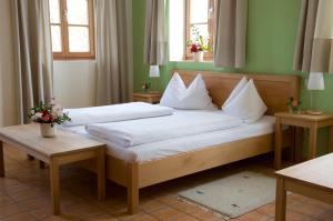 艾德维尼斯加特豪斯尼科来霍夫加尔尼酒店客房内的一张或多张床位